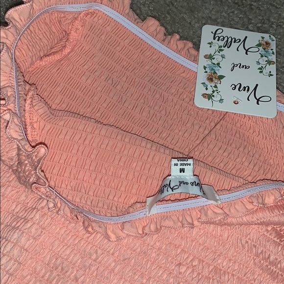 Super cute stretchy coral/pink crop top - Picture 5 of 5